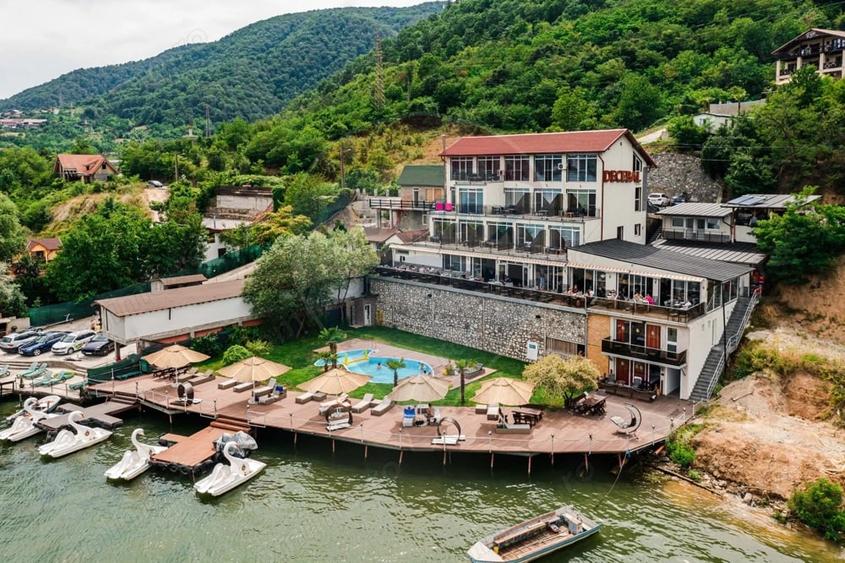 Casă cu 32 camere cu Teren 4600 Mp în Dubova