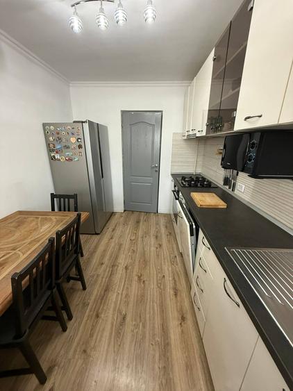 Apartament cu 3 camere decomandat, mobilat în Teiul Doamnei
