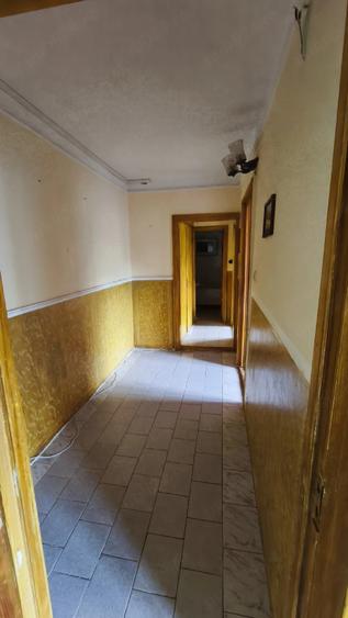 Apartament cu 3 camere semidecomandat în Micro 3