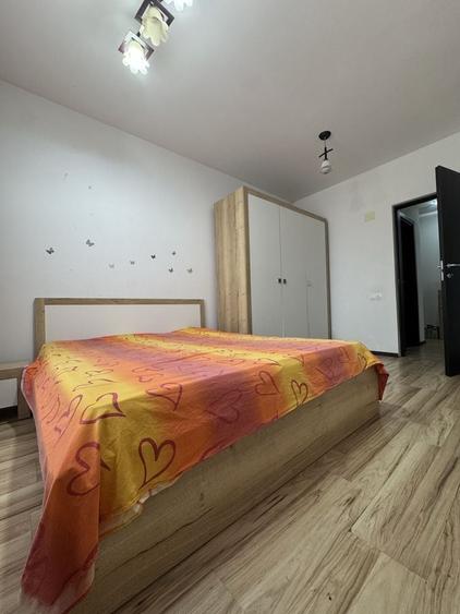 Apartament cu 3 camere semidecomandat în Letea