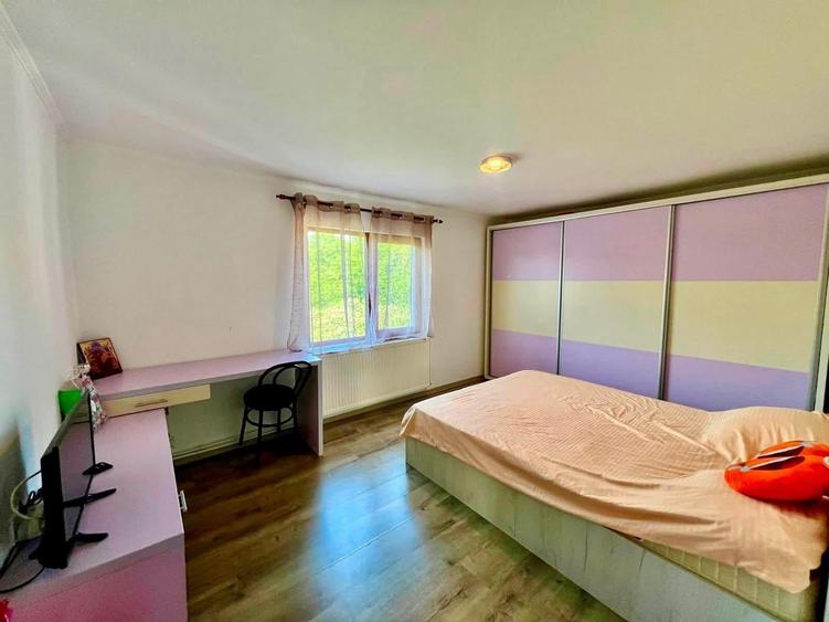 Casă individuală cu 5 camere cu Garaj în Smeura
