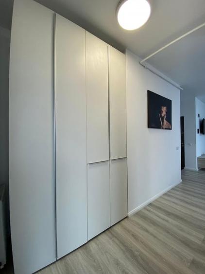 Apartament cu 3 camere semidecomandat, mobilat în Florești