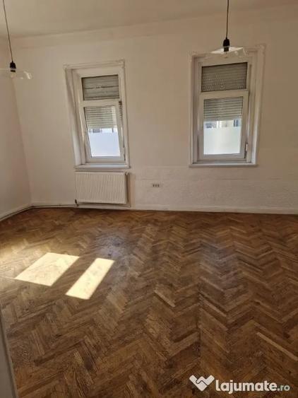 Casă cu 3 camere în Central