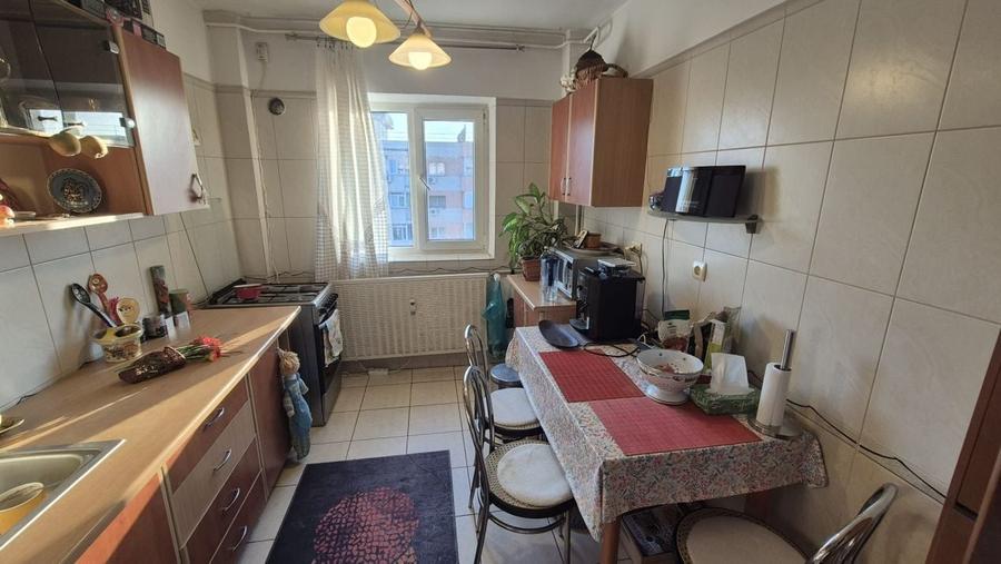 Apartament cu 3 camere decomandat, mobilat în Teiul Doamnei