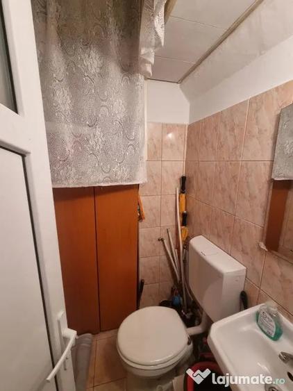 Apartament cu 4 camere decomandat în Poarta 6
