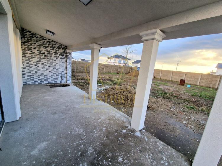 Duplex cu 4 camere cu Canalizare în Bucovăț (Remetea Mare)