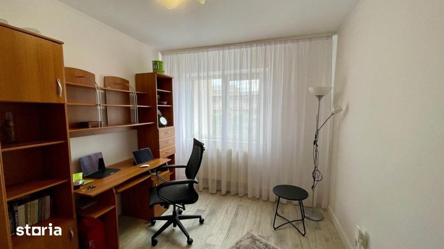 Apartament cu 3 camere decomandat în Central