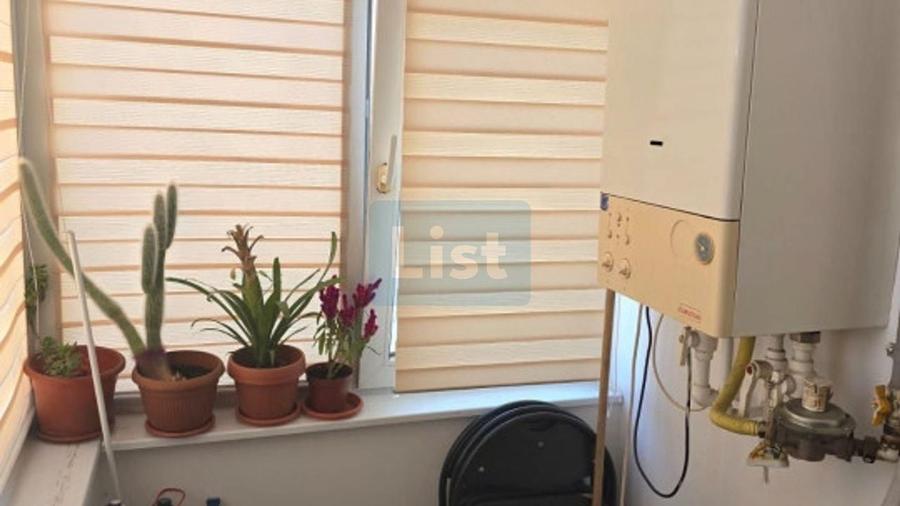 Apartament cu 3 camere, mobilat în