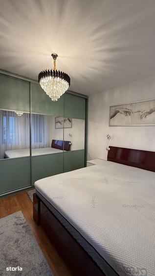 Apartament cu 3 camere semidecomandat în Centrul Civic