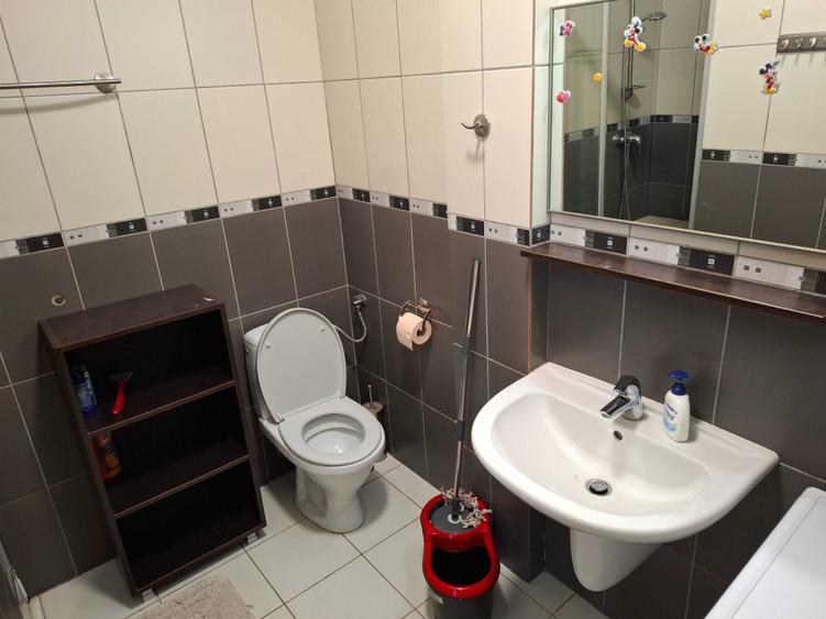 Apartament cu 3 camere semidecomandat în Bucureștii Noi