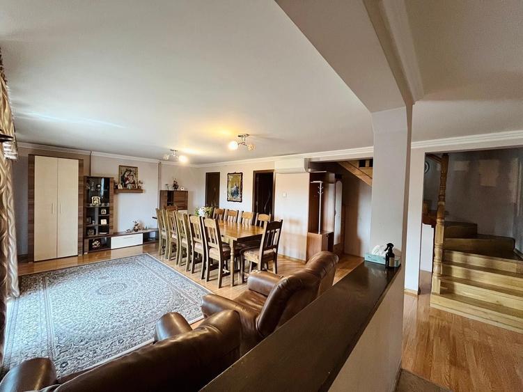 Casă cu 4 camere cu Teren 300 Mp în Central