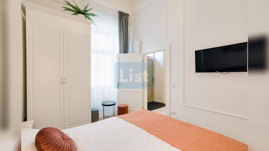 Apartament cu 4 camere semidecomandat, mobilat în Ultracentral
