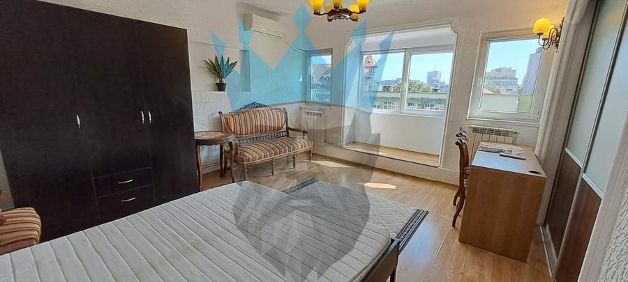 Apartament cu 3 camere semidecomandat, mobilat în P-ța Romană