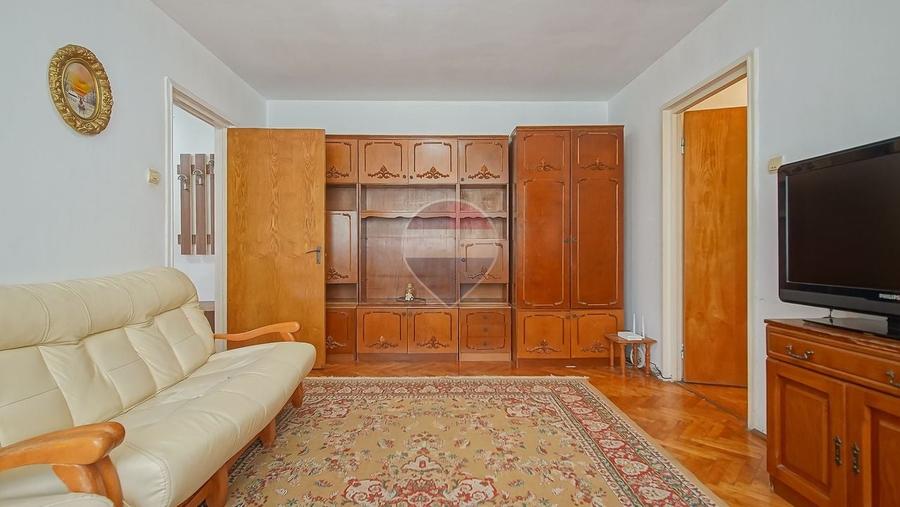 Apartament cu 2 camere semidecomandat în Centrul Civic