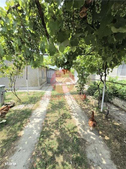 Casă cu 2 camere decomandat în Vadu