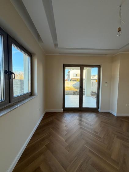 Casă cu 4 camere în Giroc