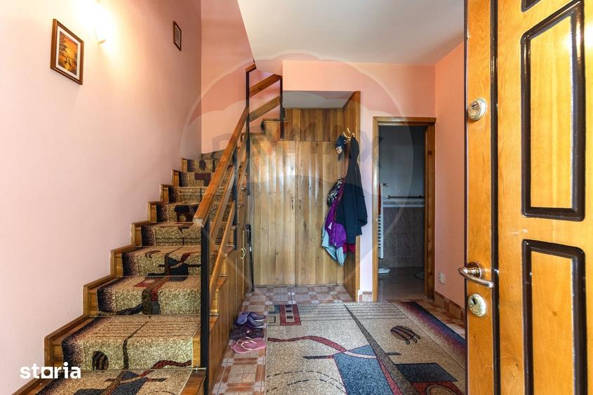 Casă cu 4 camere cu Teren 1673 Mp în Central