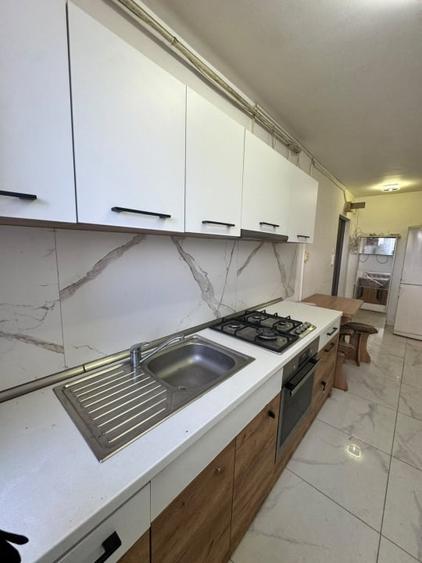 Apartament cu 3 camere decomandat, mobilat în Decebal
