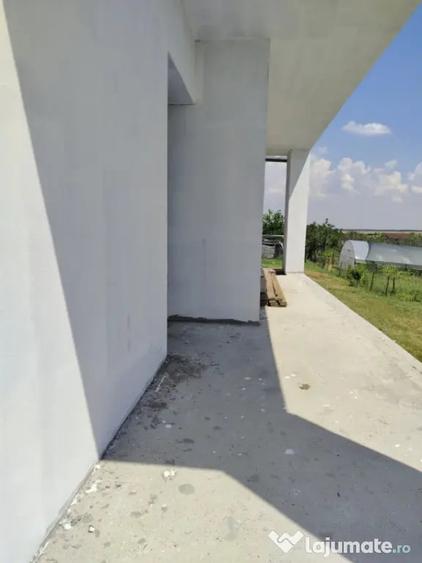 Casă cu 7 camere cu Teren 865 Mp în Bucovăț