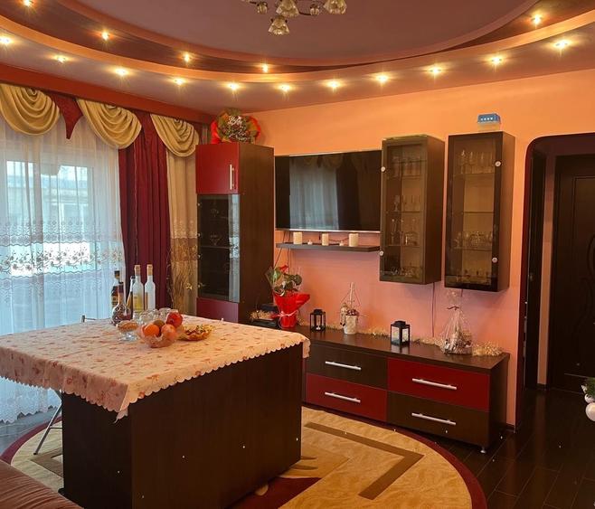Apartament cu 3 camere semidecomandat în Central