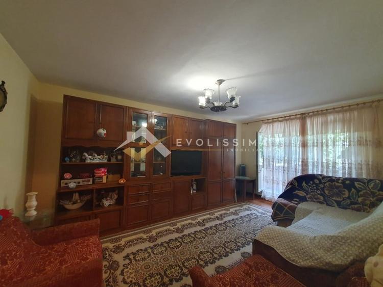 Apartament cu 3 camere decomandat, mobilat în Tractorul