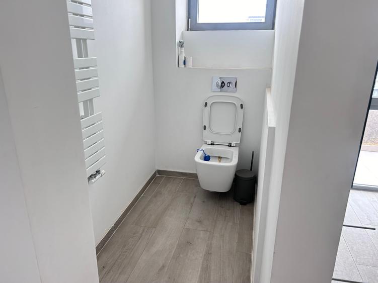 Penthouse cu 3 camere decomandat în Mamaia
