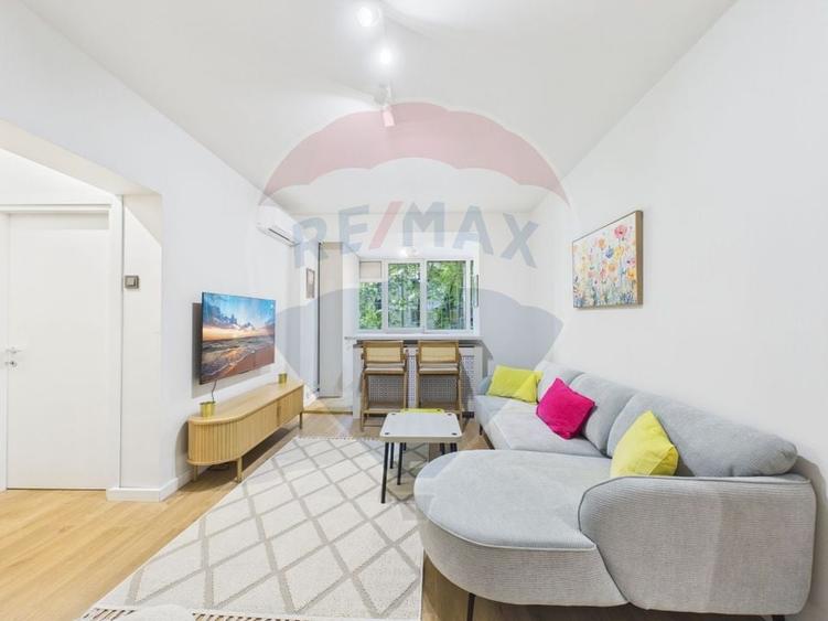 Apartament cu 2 camere semidecomandat, mobilat în Pajura