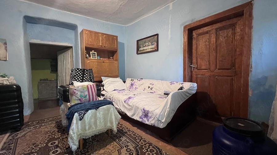 Casă cu 4 camere cu Teren 2921 Mp în Olteni