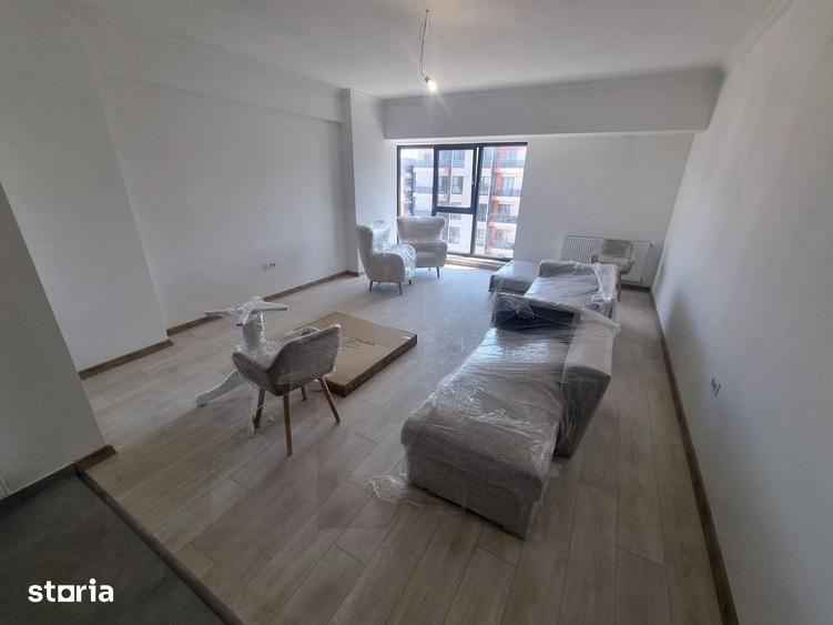 Apartament cu 3 camere decomandat în Energia
