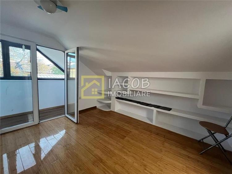 Duplex cu 4 camere cu Canalizare în Central