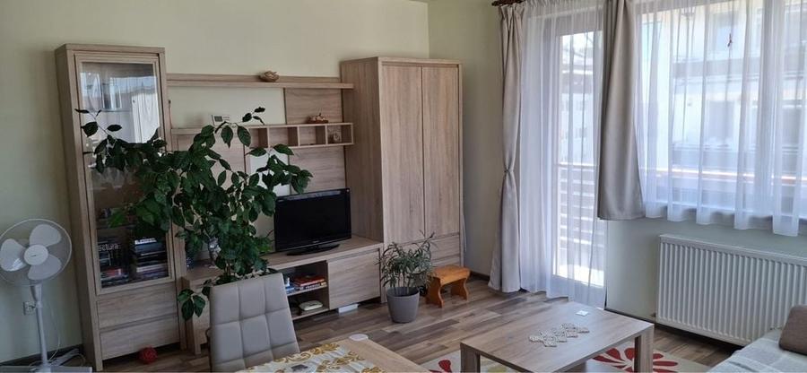 Apartament cu 3 camere decomandat în Florești