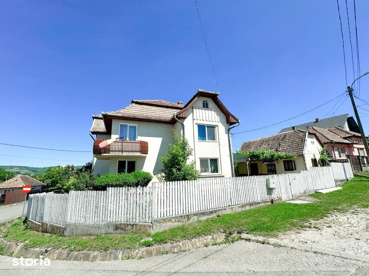 Casă cu 4 camere cu Teren 998 Mp în Central