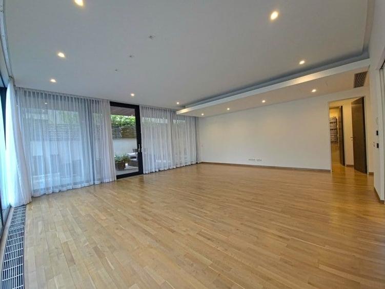 Apartament cu 4 camere în Primăverii