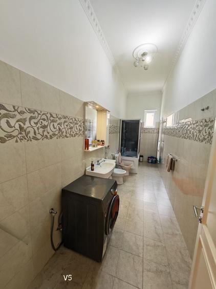 Casă individuală cu 12 camere cu Canalizare în Bălcescu