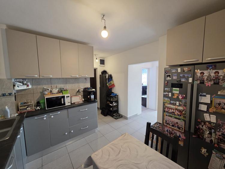 Apartament cu 3 camere decomandat, mobilat în Drumul Taberei