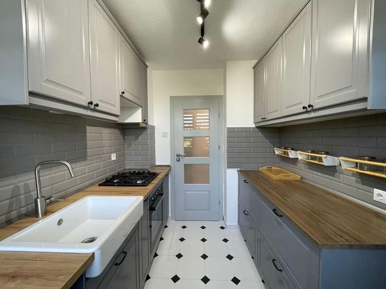 Apartament cu 4 camere decomandat în Dacia