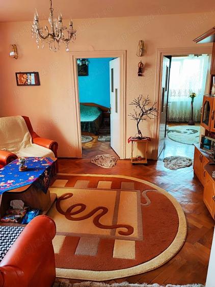 Apartament cu 3 camere semidecomandat în Turda