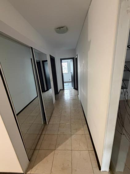Apartament cu 3 camere decomandat, mobilat în Drumul Taberei