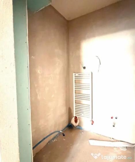 Apartament cu 4 camere decomandat în Florești
