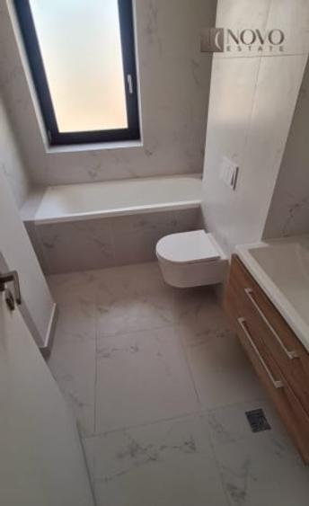 Apartament cu 3 camere semidecomandat, mobilat în Timpuri Noi