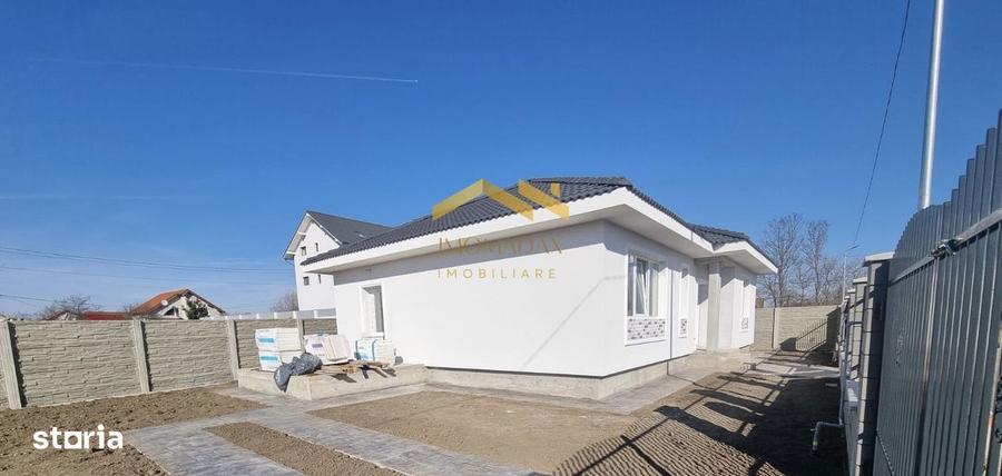 Casă cu 4 camere cu Teren 400 Mp în Sânmihaiu Român