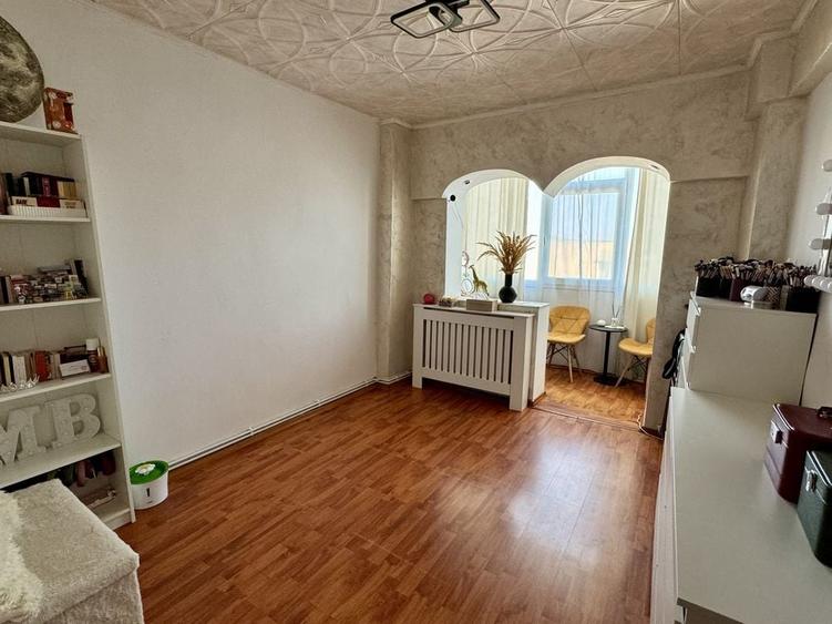 Apartament cu 4 camere decomandat în Prundu