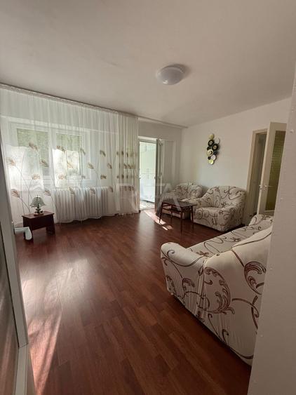 Apartament cu 3 camere semidecomandat, mobilat în Basarabia