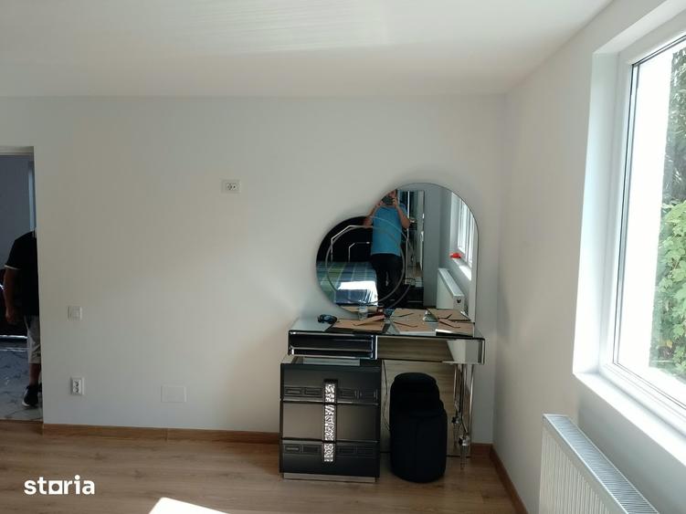 Casă cu 4 camere cu Teren 150 Mp în Vitan