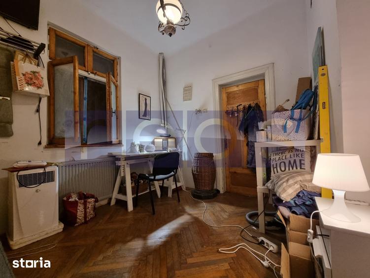 Casă cu 9 camere semidecomandat cu Teren 260 Mp în Timpuri Noi