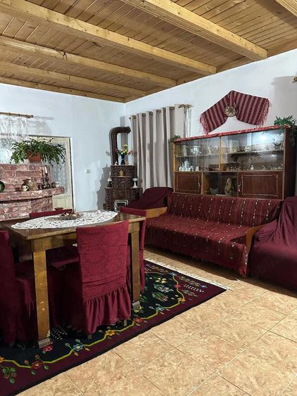 Casă cu 4 camere cu Teren 2500 Mp în Slătioara