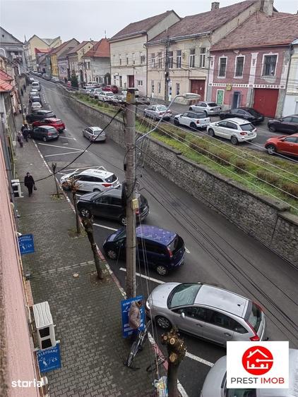 Spațiu comercial, de 730 mp, în Central