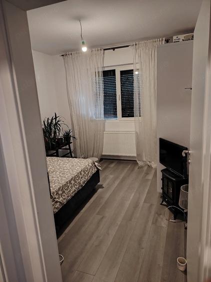 Apartament cu 3 camere decomandat în Dobroești