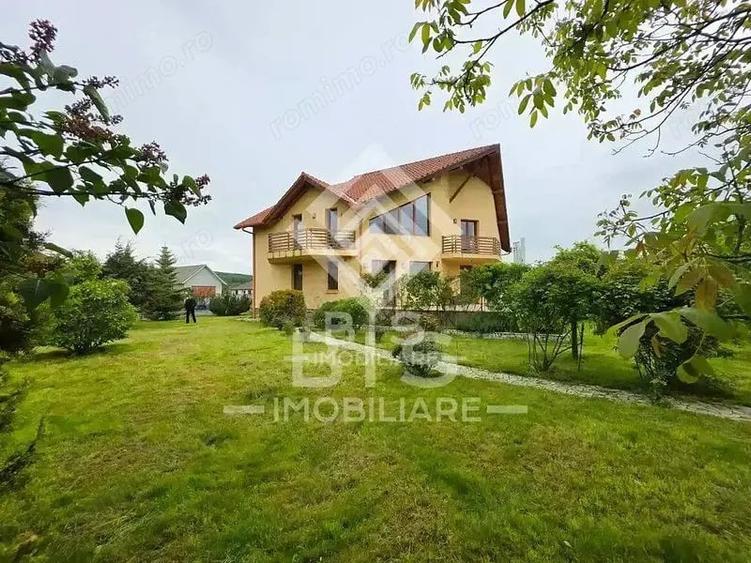 Casă cu 6 camere cu Teren 1200 Mp în Unirea