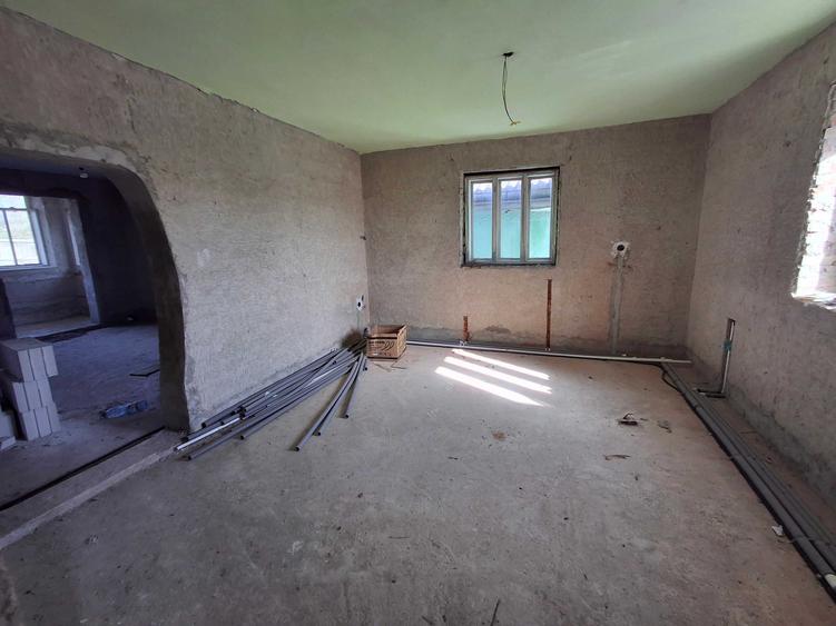 Casă cu 4 camere în Sulița